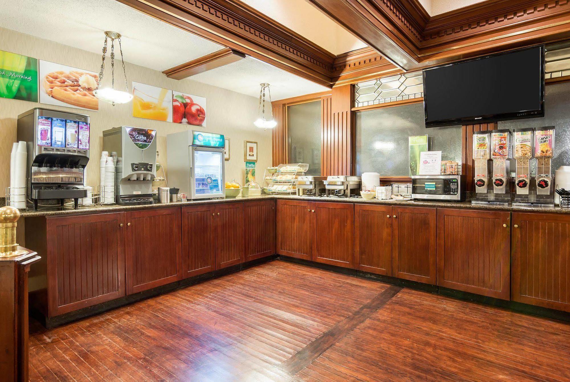 Quality Inn Near Hampton Coliseum エクステリア 写真