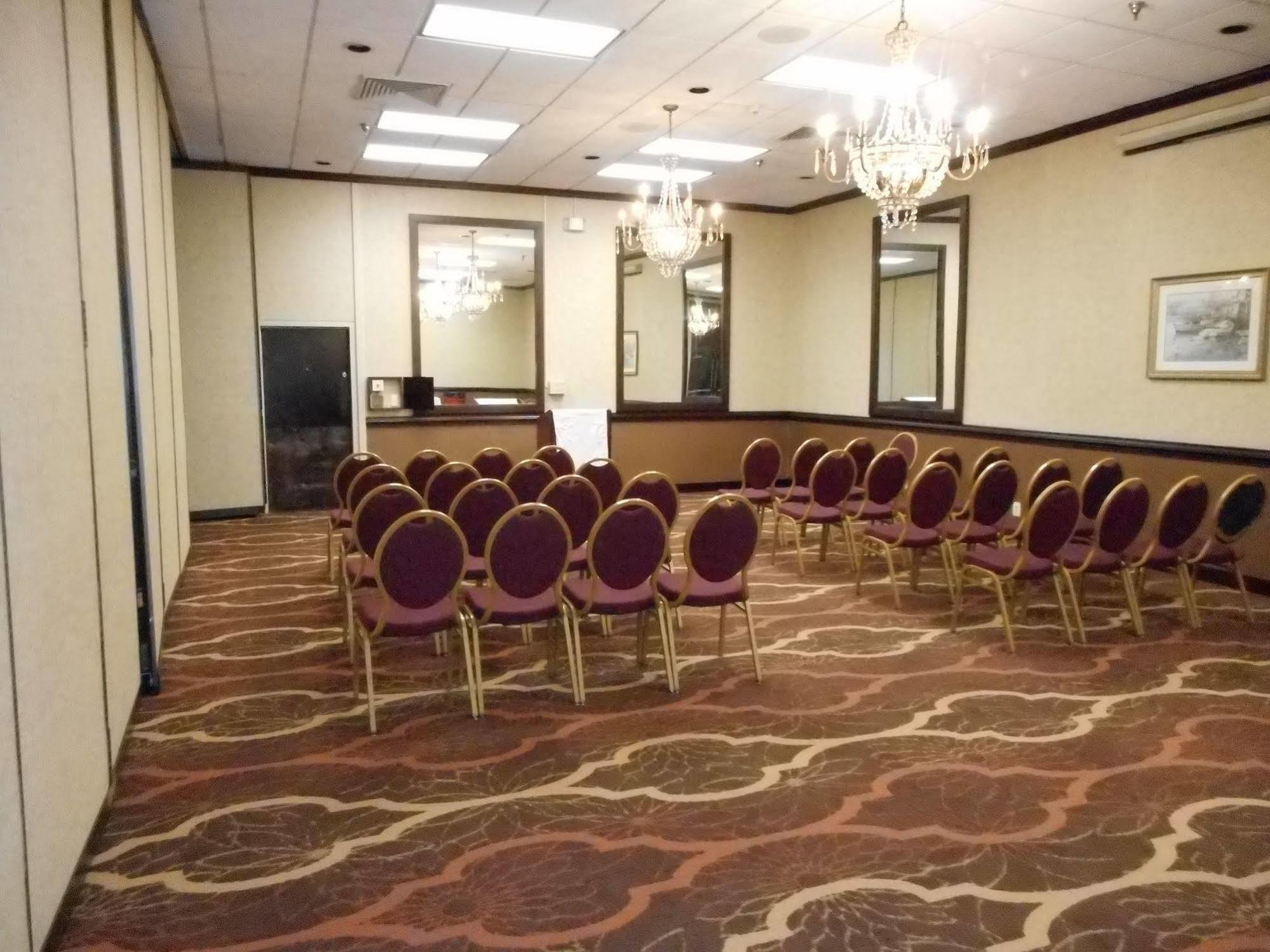 Quality Inn Near Hampton Coliseum エクステリア 写真